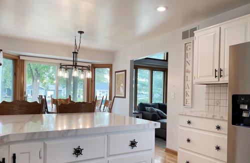 Shelbyville House | Gun lake 4 Bed 2.5 Bath Home w/2 car garage, kayaks, paddleboards, free Wi-Fi