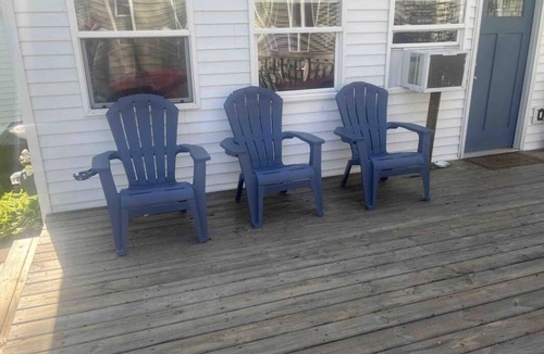 Shelbyville Cottage | Gun lake waterfront cottage