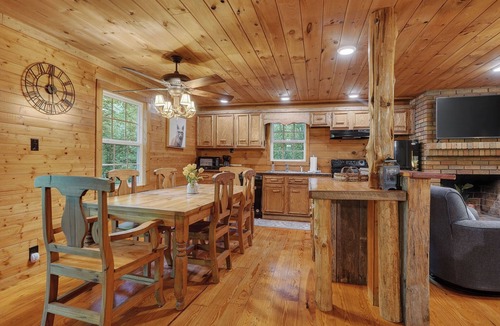 Smithville Cabin | Halls Hollow Hideaway