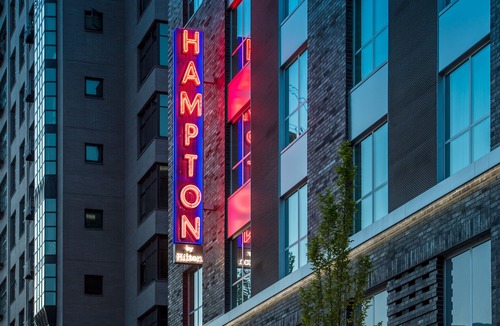 Pearl District Hotel | Hampton Inn and Suites by Hilton Portland-Pearl District