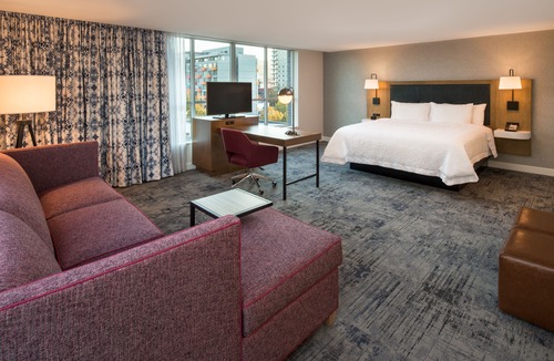 Pearl District Hotel | Hampton Inn and Suites by Hilton Portland-Pearl District