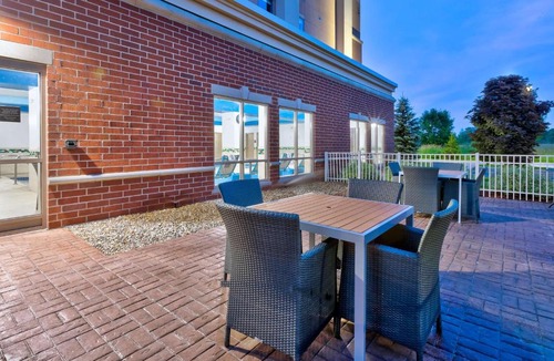 Flint Hotel | Hampton Inn and Suites Flint/Grand Blanc