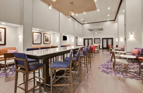 Flint Hotel | Hampton Inn and Suites Flint/Grand Blanc