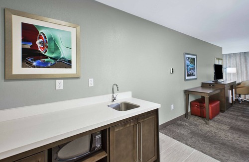Dearborn Hotel | Hampton Inn by Hilton Detroit Dearborn
