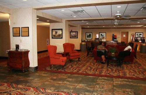 Canton Hotel | Hampton Inn Canton