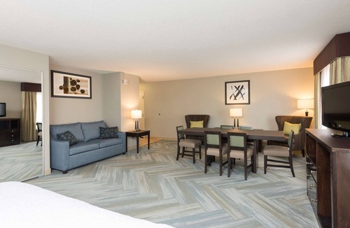 Clinton Township Hotel | Hampton Inn Detroit/Roseville
