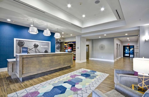 Kyle Hotel | Hampton Inn Kyle