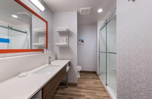 Niles Hotel | Hampton Inn Niles