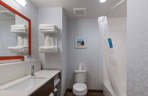 Niles Hotel | Hampton Inn Niles