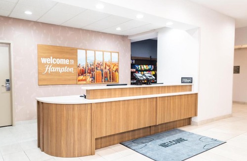Addison Hotel | Hampton Inn & Suites Addison