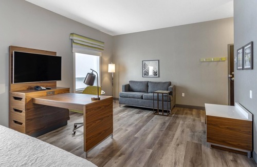 West Edmonton Hotel | Hampton Inn & Suites by Hilton Edmonton/West