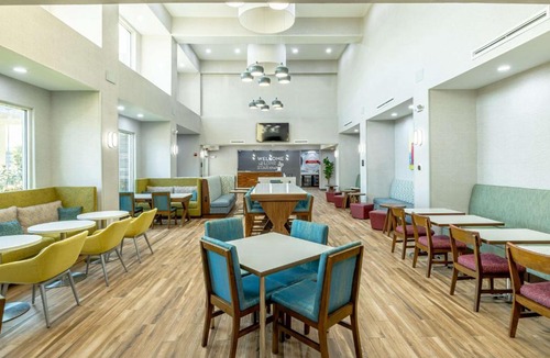 Cleburne Hotel | Hampton Inn & Suites Cleburne