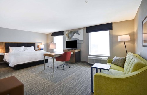 Warren Hotel | Hampton Inn & Suites Detroit/Warren