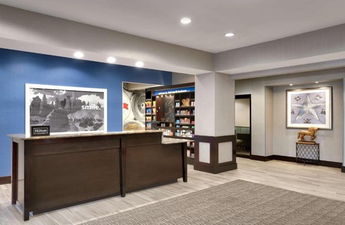 Burleson Hotel | Hampton Inn & Suites Ft Worth-Burleson