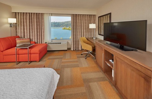 Hood River Hotel | Hampton Inn & Suites Hood River