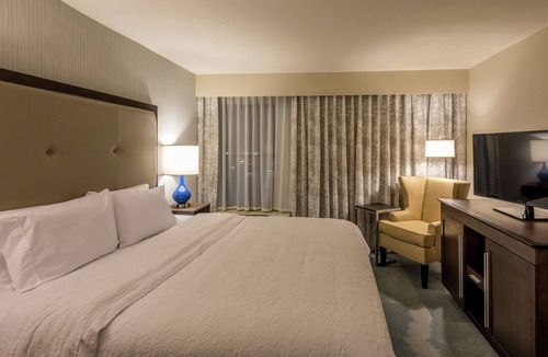 Jackson Hotel | Hampton Inn & Suites Jackson-Coliseum