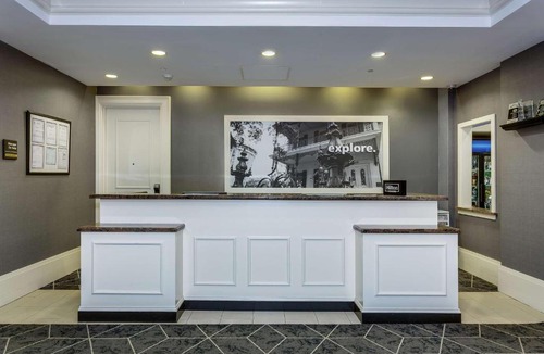 Central Business District Hotel | Hampton Inn & Suites Mobile - Downtown Historic District