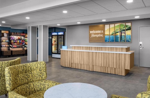 Moline Hotel | Hampton Inn & Suites Moline-Quad City Int'l Aprt