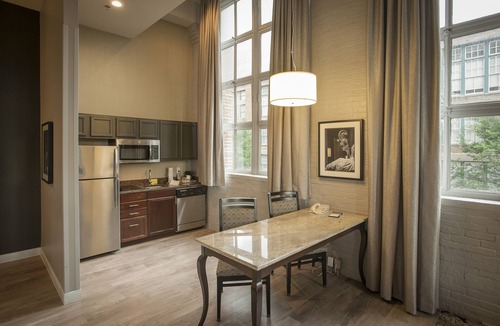 Arts/Warehouse District Hotel | Hampton Inn & Suites New Orleans Convention Center