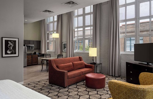 Arts/Warehouse District Hotel | Hampton Inn & Suites New Orleans Convention Center