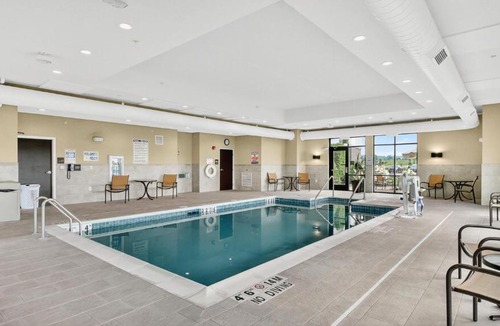 Lake Hallie Hotel | Hampton Inn & Suites Chippewa Falls