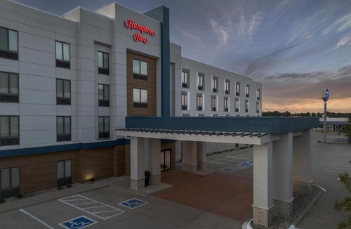 Waterloo Hotel | Hampton Inn Waterloo