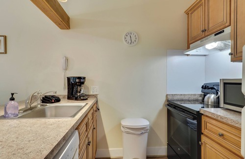 Harbor Springs Condo | Harbor Cove #14, Near Skiing, Golf & Downtown