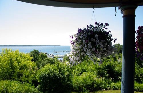 Bayfield House | HARBOR HILL HOUSE