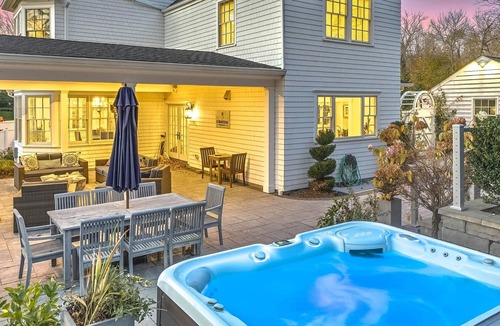Stony Brook House | Harbor House Stony Brook Village