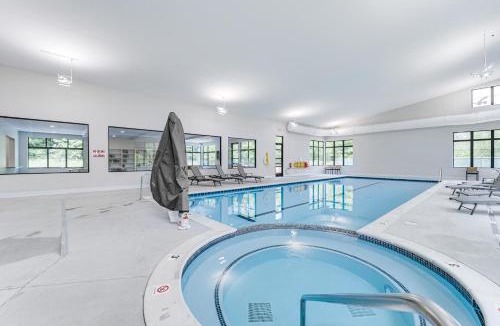 Harbor Springs House | Harbor Springs Condo w/Fireplace Near Skiing!