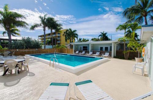 Meadows Hotel | Harborside Motel & Marina