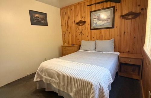 Northland House | Hardwood Hide Away