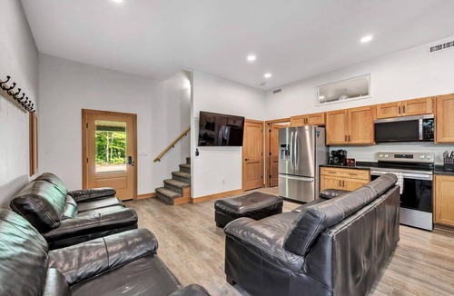 Athelstane Cabin | Hardwood Point Amazing 7-bedroom vacation compound in Silver Cliff with AC WiFi