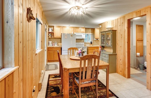 Harrison Cottage | Harrison Cabin w/Fire Pit & Elbow Lake Access!