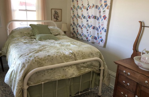 Kendall House | Have a Summer Holiday in Country Farmhouse