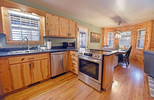 Blairsville Cabin | Hayden’s Hideaway - View, hot tub, game room, fun!