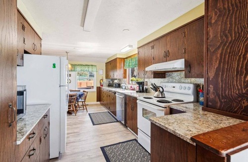 Downtown Cannon Beach House | Haystack Close South