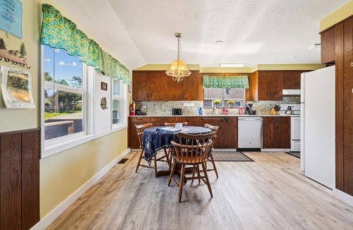 Downtown Cannon Beach House | Haystack Close South