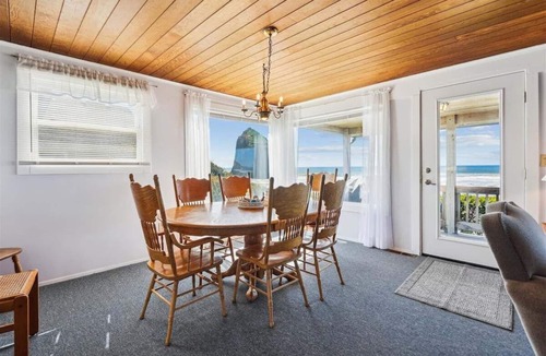 Downtown Cannon Beach House | Haystack Close South
