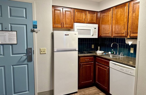 Oconomowoc Apartment | Hearing Accessible Queen Studio in Oconomowoc