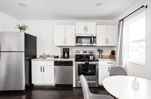 Fountain Square House | Heated Container Pool|Hot Tub|5 Ensuite Baths|Fire Pit