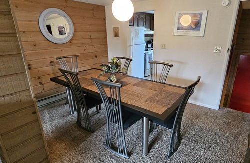 Cedar House | Heated Pool, 5 miles to Lk Michigan Beach, Leelanau County, 4-brm 4-ba. Air,
