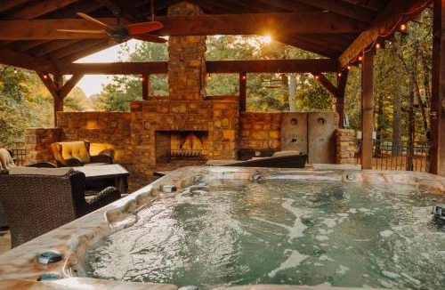 Broken Bow House | Heated Pool, 7 Bedroom Cabin, 6,000 Square Feet, Arcade!