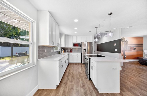 Rockledge House | Heated Pool -Pickleball-Near Beaches-Arcade-Minigolf-Pool Table