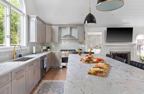 Ocean Beach House | Heated Saltwater Pool 5BR 3Bth Chef's Kitchen Huge Island seats 10, LR, DR +Den
