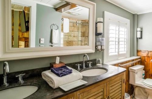 Blowing Rock Hotel | Hellbender Bed & Beverage