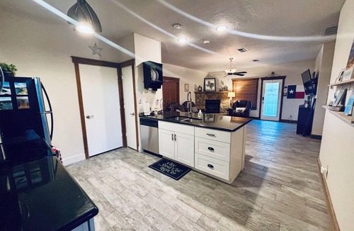 Palo Pinto County Cabin | Hell’s Gate-Rocker B-Cliffs-Sportsman’s World-Bring Your Boat!
