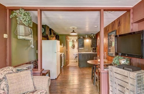 Brill Cabin | Hemlock Hide-A-Way Cozy Romantic Private Lake Cabin