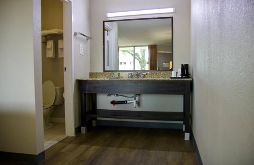 Baton Rouge Hotel | Heritage Inn & Suites by Capital O Baton Rouge I 10
