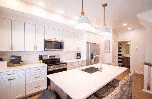 Celina House | Heron Hideaway: 3 bed/2 bath Lakeside Cottage w/Garage!